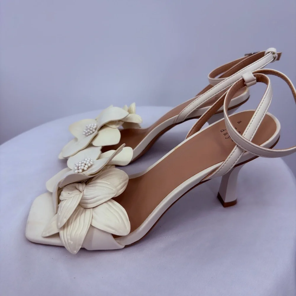 A New Day Ivory Floral Heels Size 6 Ankle Strap Dress Sandals - Picture 3 of 7